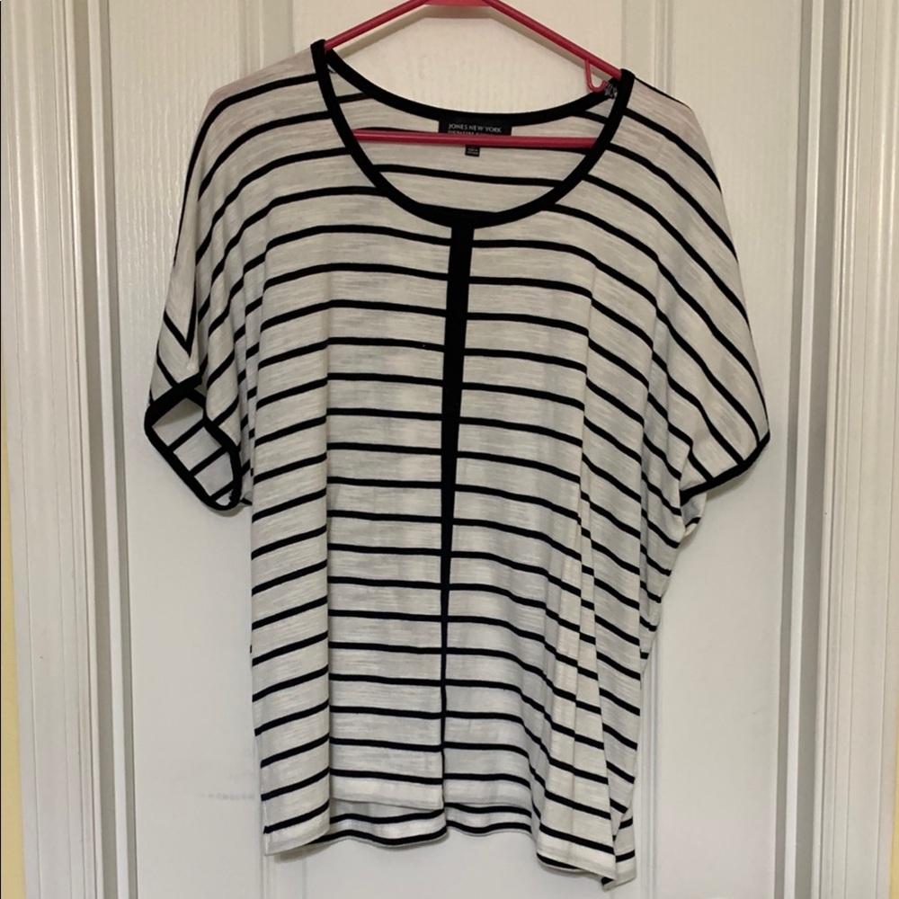 Jones New York Dolman Sleeve Boxy T-Shirt in White and Black